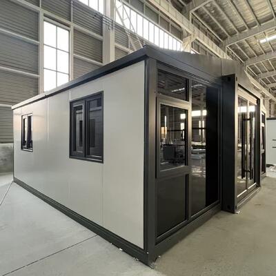 20 फीट का फोल्डेबल कंटेनर जिसमें 30-40 वर्ष का जीवनकाल, जलरोधक और पवनरोधक डिजाइन और मॉड्यूलर लिविंग के लिए पूर्व-एसेम्बल किए गए घटक हैं